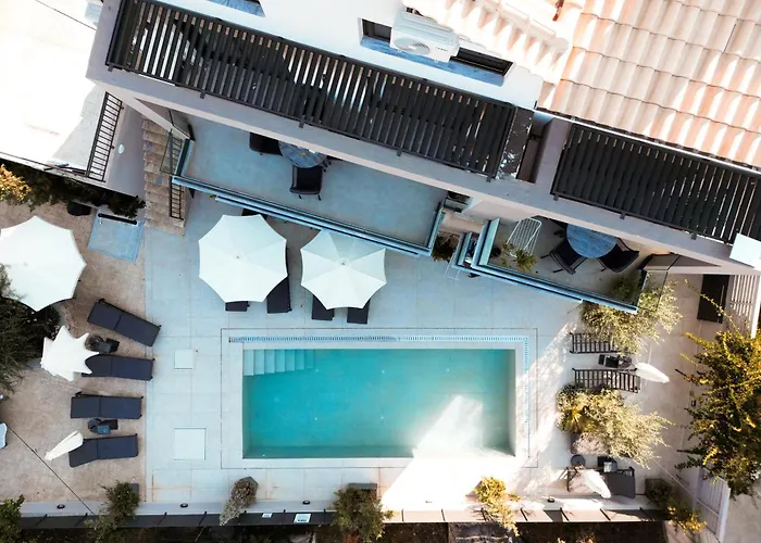 Eveline - Seaview & Short Walk To The Nikiana