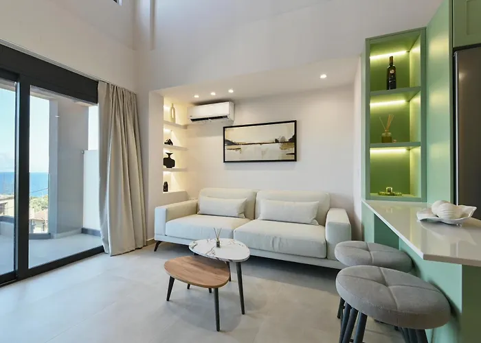 Eveline - Seaview & Short Walk To The