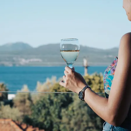 Eveline - Seaview & Short Walk To The 尼基亚娜